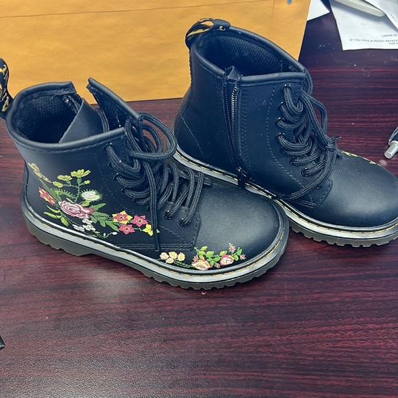 Dr. Martens boots - Picture 2 of 5